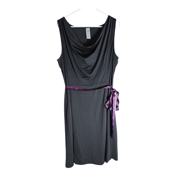 Elegant Black Dress with Purple Accent - Picture 2 of 3